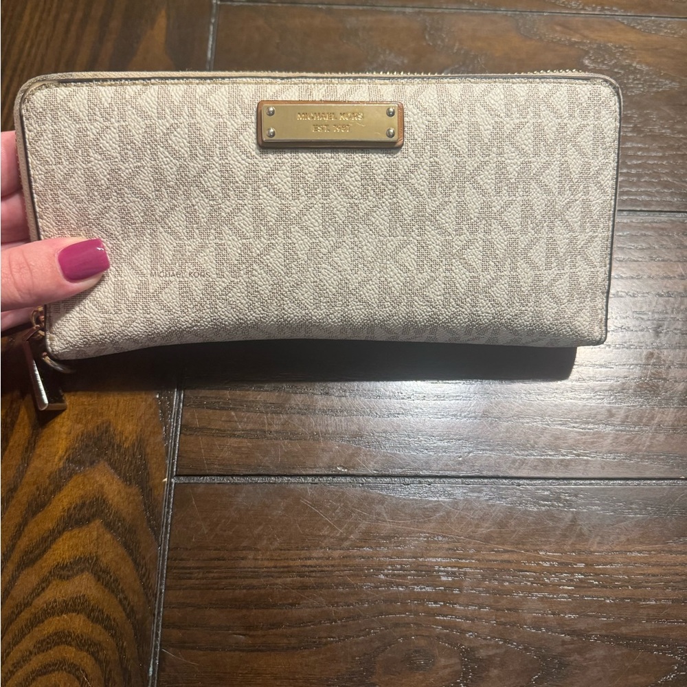 Michael Kors wallet- Authentic in great condition.